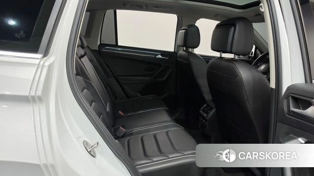 Volkswagen Tiguan second Generation 2023 Белый из Кореи, фото 2