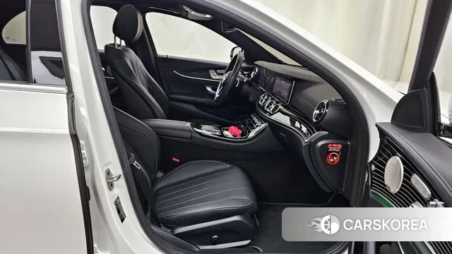 Mercedes-Benz E-Class W213 2022 Белый из Кореи, фото 2