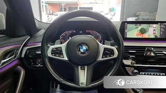 BMW 5 Series (G30) 2019 Белый из Кореи, фото 2