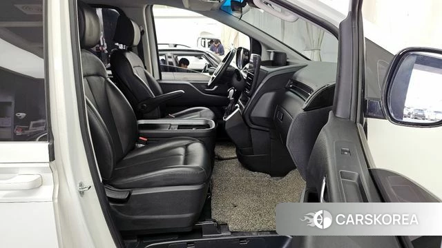 Hyundai Staria 2022 Белый из Кореи, фото 2