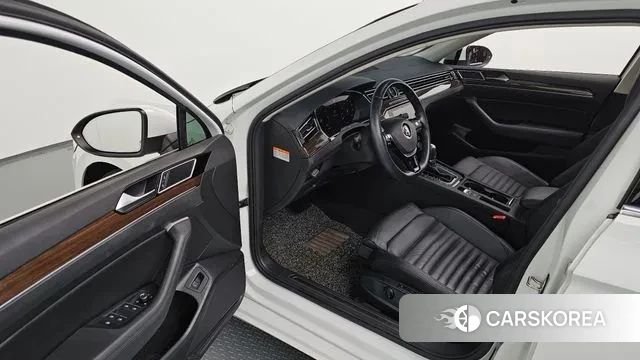 Volkswagen Passat GT (B8) 2018 Белый из Кореи, фото 2