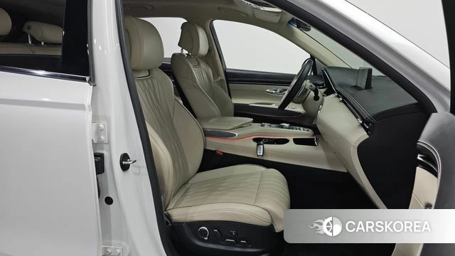 Genesis GV70 2023 Белый из Кореи, фото 2