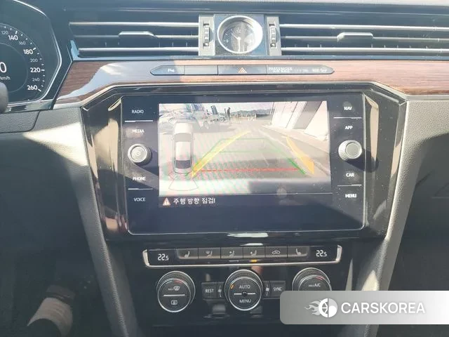 Volkswagen Passat GT (B8) 2018 Серебристо-серый из Кореи, фото 2