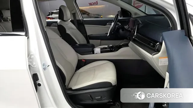 Kia Sportage 5th Generation Hybrid 2023 Белый из Кореи, фото 2