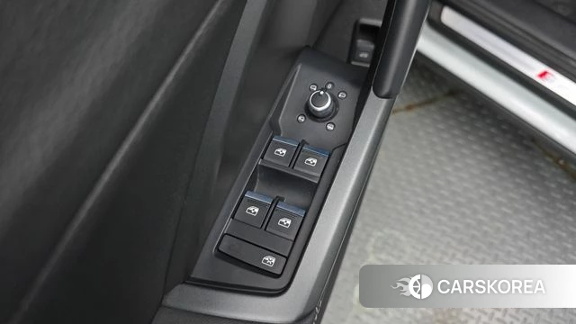 Audi Q3 (F3) 2022 Белый из Кореи, фото 2