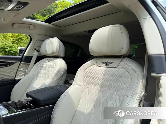 Bentley Flying Spur 3rd Generation 2023 Белый из Кореи, фото 2