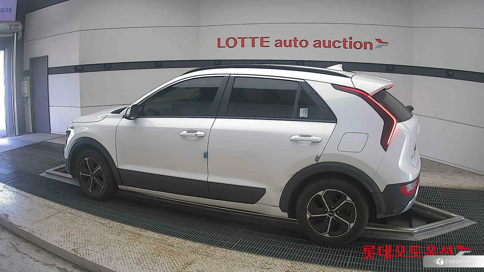 Kia Niro Hybrid 2022 Snow White Pearl (optional) из Кореи, фото 2