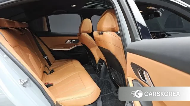 BMW 3 Series (G20) 2023 Светло-серебряный цвет из Кореи, фото 2