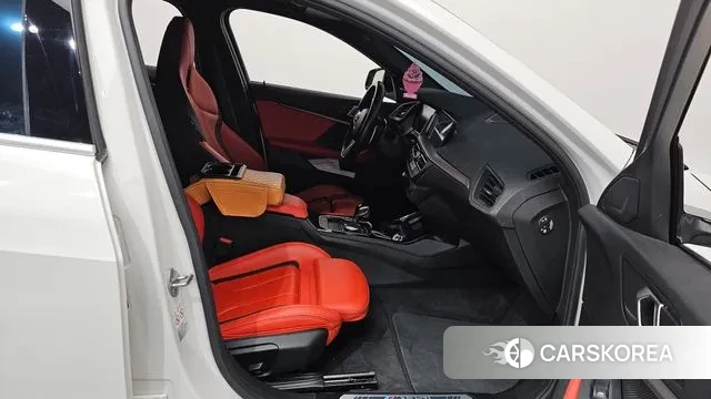 BMW 1 Series (F40) 2023 Белый из Кореи, фото 2