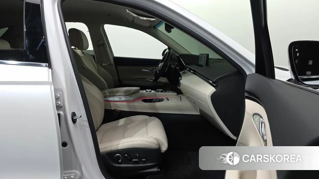 Genesis GV70 2023 Белый из Кореи, фото 2