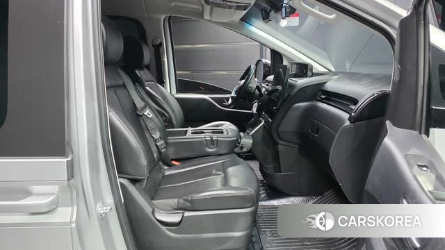 Hyundai Staria 2025 Серебряный из Кореи, фото 2