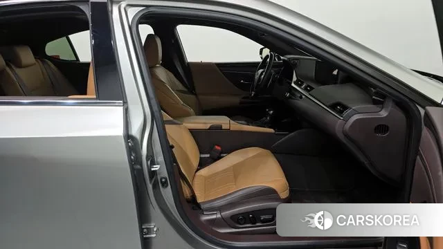 Lexus ES300h 7th generation 2020 Серый из Кореи, фото 2