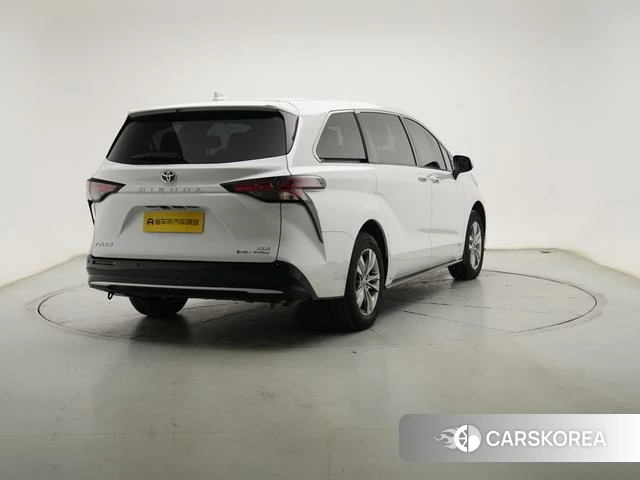 Toyota Saina 2025 Белый из Китая, фото 2