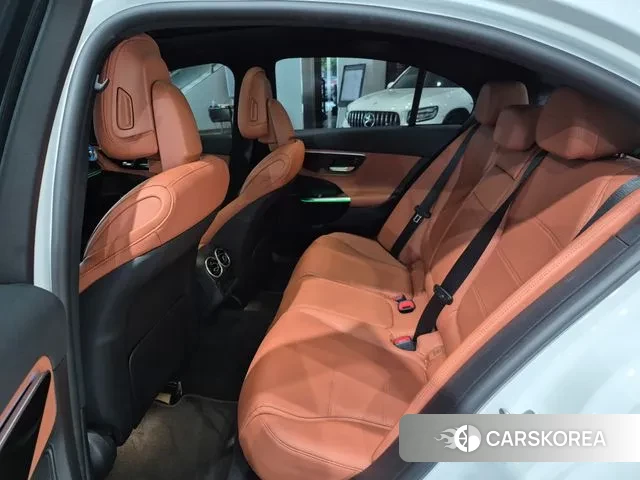 Mercedes-Benz C-Class W206 2025 Белый из Кореи, фото 2