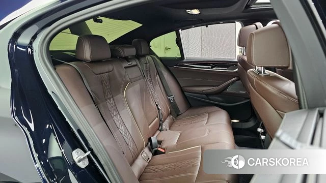 BMW 5 Series (G30) 2023 Черный из Кореи, фото 2