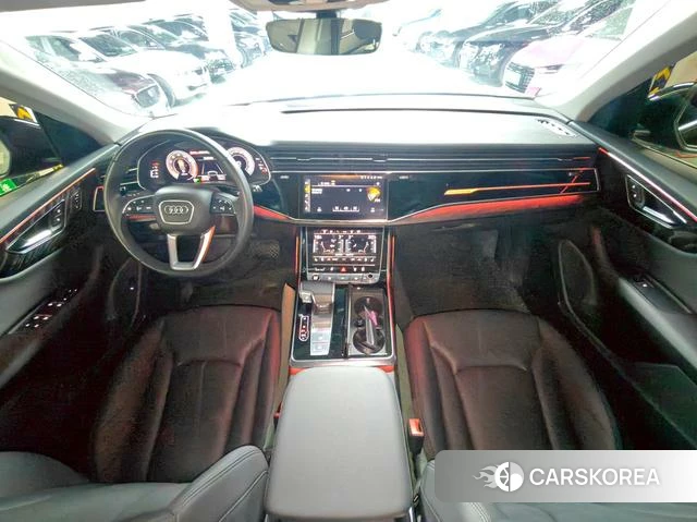 Audi Q8 2023 Черный из Китая, фото 2