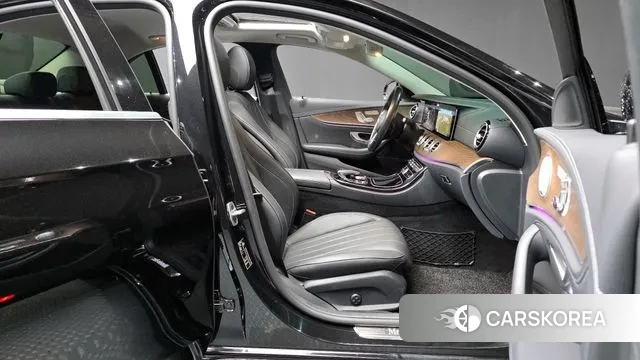 Mercedes-Benz E-Class W213 2020 Черный из Кореи, фото 2