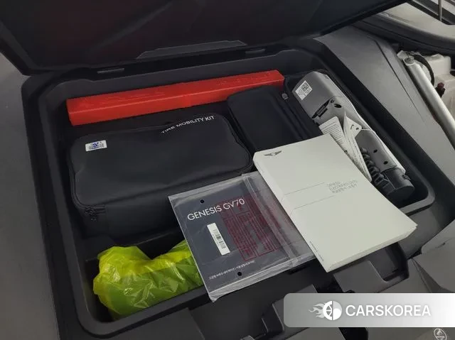 Genesis Electrified GV70 2022 Белый из Кореи, фото 2