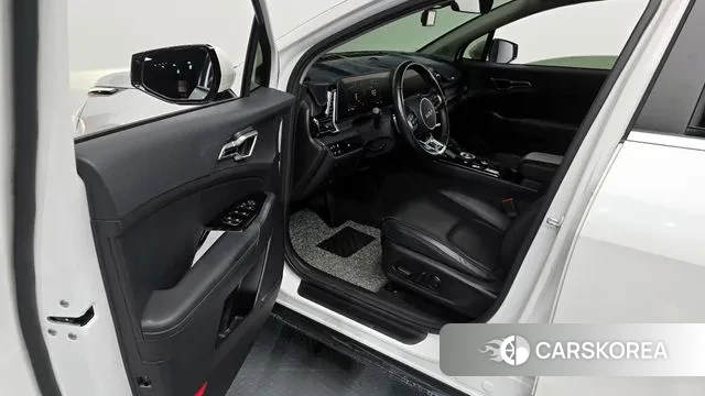 Kia Sportage 5th Generation Hybrid 2024 Белый из Кореи, фото 2