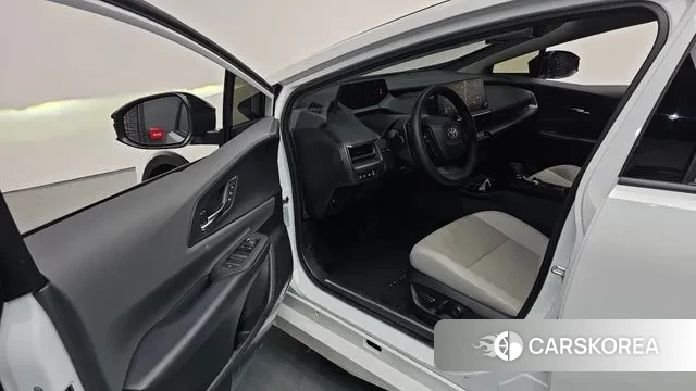 Toyota Prius 5th Generation 2025 Белый из Кореи, фото 2