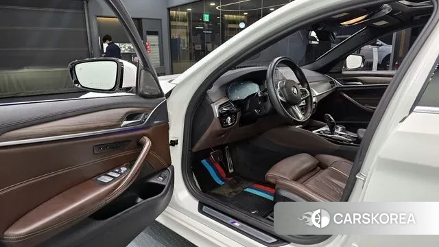 BMW 5 Series (G30) 2020 Белый из Кореи, фото 2