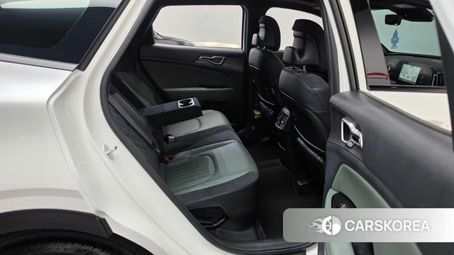 Kia Sportage 5th Generation Hybrid 2024 Белый из Кореи, фото 2