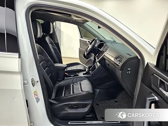 Volkswagen Tiguan Allspace 2018 Белый из Кореи, фото 2