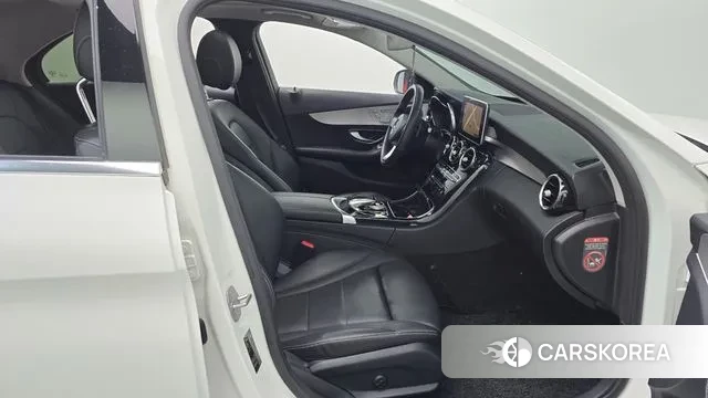 Mercedes-Benz C-Class W205 2018 Белый из Кореи, фото 2