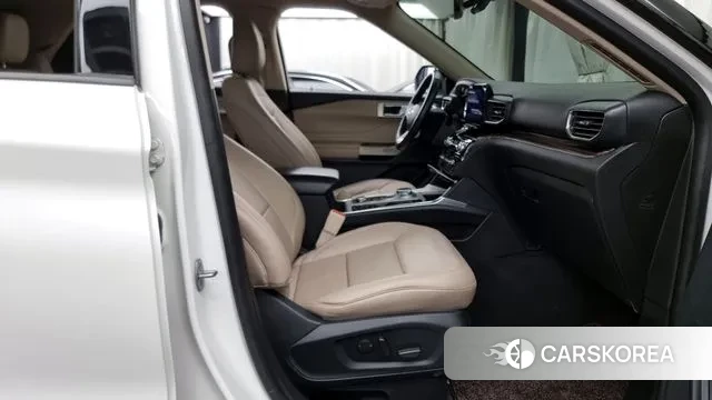 Ford Explorer 6th Generation 2022 Белый из Кореи, фото 2