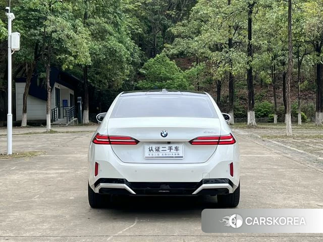 BMW 5 series 2024 Белый из Китая, фото 2