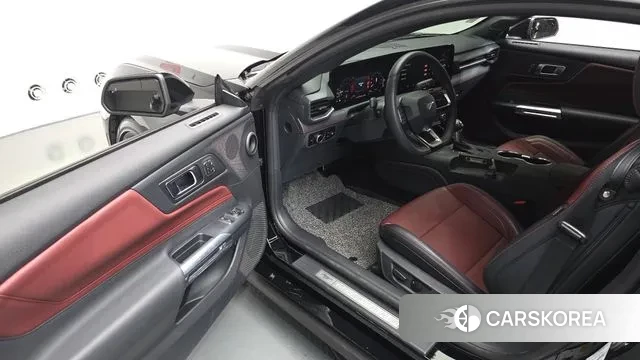 Ford Mustang 7th Generation 2024 Черный из Кореи, фото 2