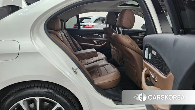 Mercedes-Benz E-Class W213 2018 Белый из Кореи, фото 2
