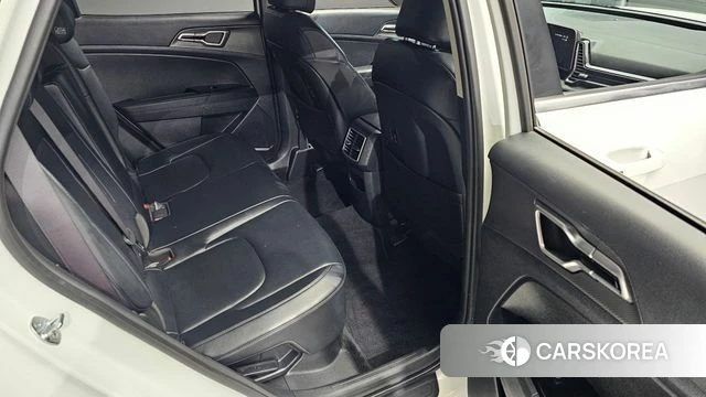Kia Sportage 5th Generation Hybrid 2023 Белый из Кореи, фото 2