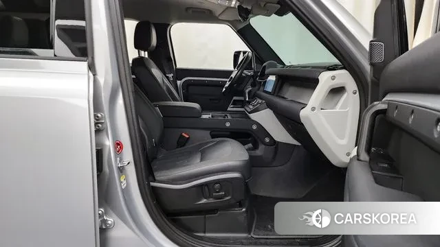 Land Rover Defender (L663) 2020 Серебристо-серый из Кореи, фото 2