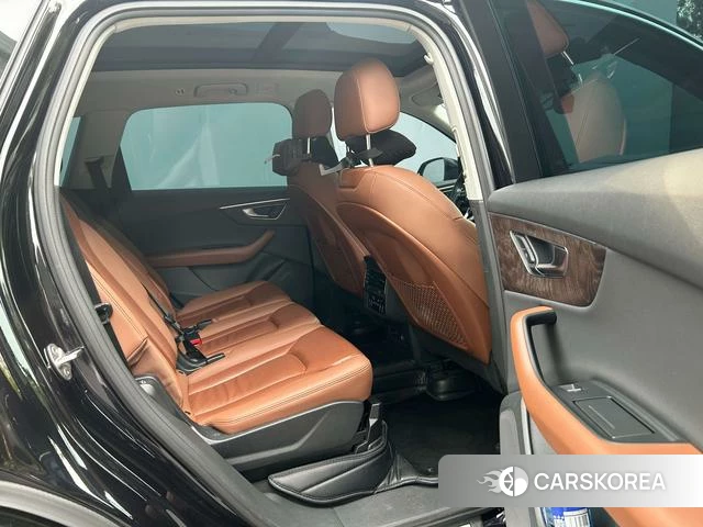 Audi Q7 2021 Черный из Китая, фото 2
