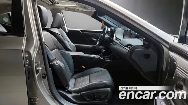 Lexus ES300h 7th generation 2020 Песочный из Кореи, фото 2