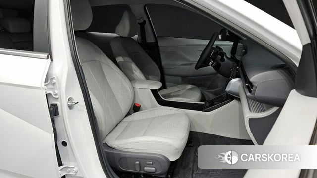 Hyundai Kona (SX2) 2024 Белый из Кореи, фото 2