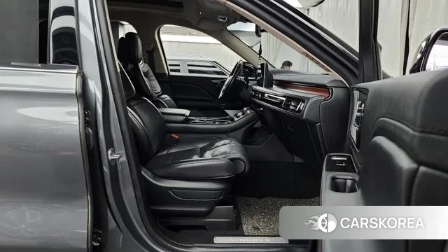 Lincoln Aviator 2nd generation 2021 Серый из Кореи, фото 2