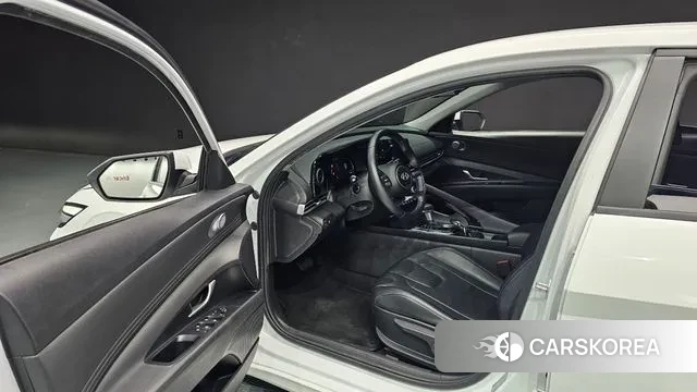 Hyundai The New Avante (CN7) 2023 Белый из Кореи, фото 2