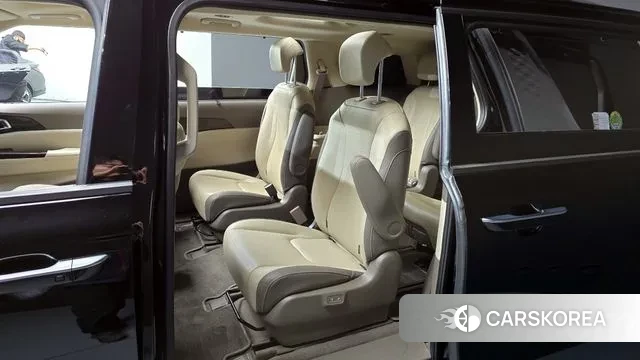 Kia Carnival 4th generation 2023 Черный из Кореи, фото 2