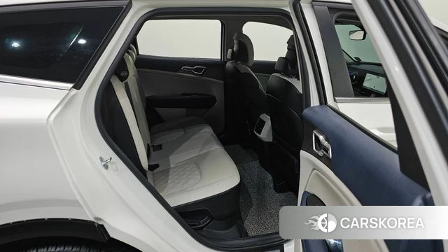 Kia Sportage 5th Generation Hybrid 2022 Белый из Кореи, фото 2
