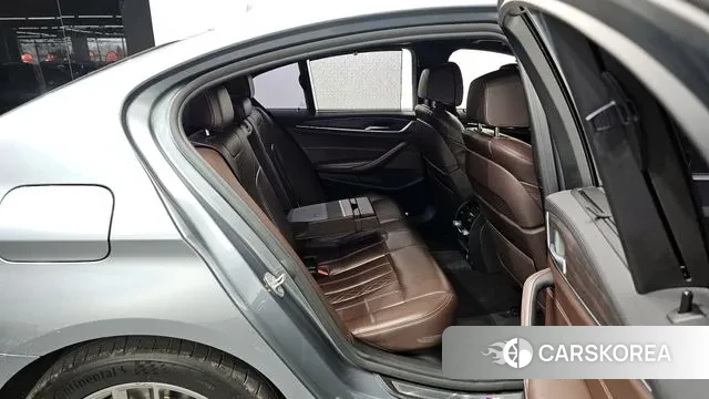 BMW 5 Series (G30) 2018 Серый из Кореи, фото 2