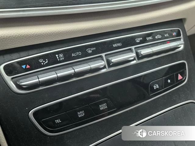 Mercedes-Benz E-class 2023 Белый из Китая, фото 2