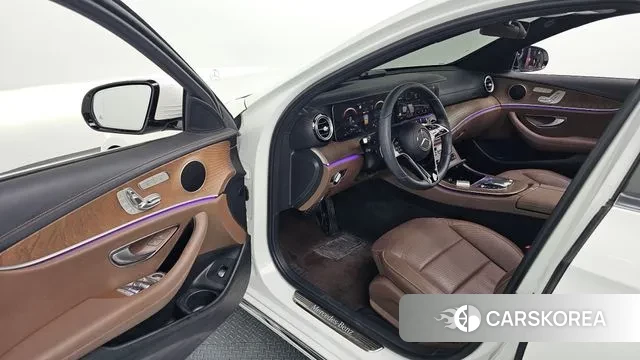 Mercedes-Benz E-Class W213 2023 Белый из Кореи, фото 2