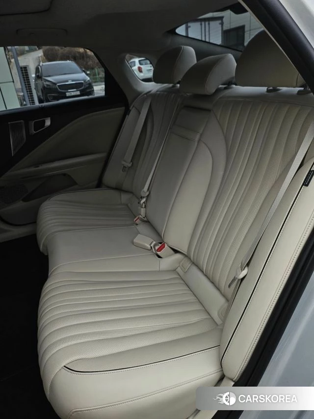 Kia The New K8 Hybrid 2024 Светло-серебряный цвет из Кореи, фото 2