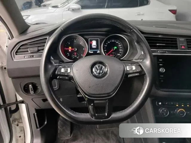 Volkswagen Tiguan second Generation 2018 Белый из Кореи, фото 2