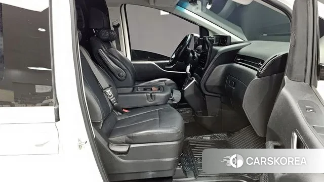 Hyundai Staria 2023 Белый из Кореи, фото 2