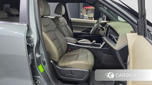 Ssangyong Torres 2023 Темно-зеленый из Кореи, фото 2
