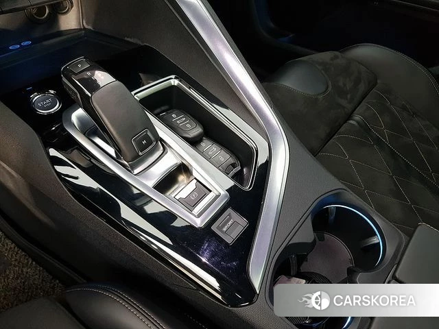 Peugeot 5008 second generation 2018 Белый из Кореи, фото 2