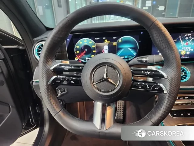 Mercedes-Benz E-Class W213 2023 Черный из Кореи, фото 2